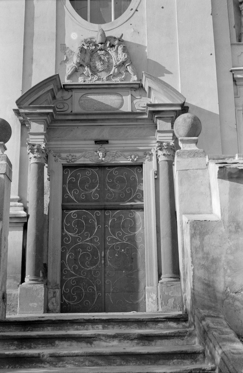 kościół pw. śś. Mikołaja i Franciszka Ksawerego - elewacja frontowa - portal główny, skan 1