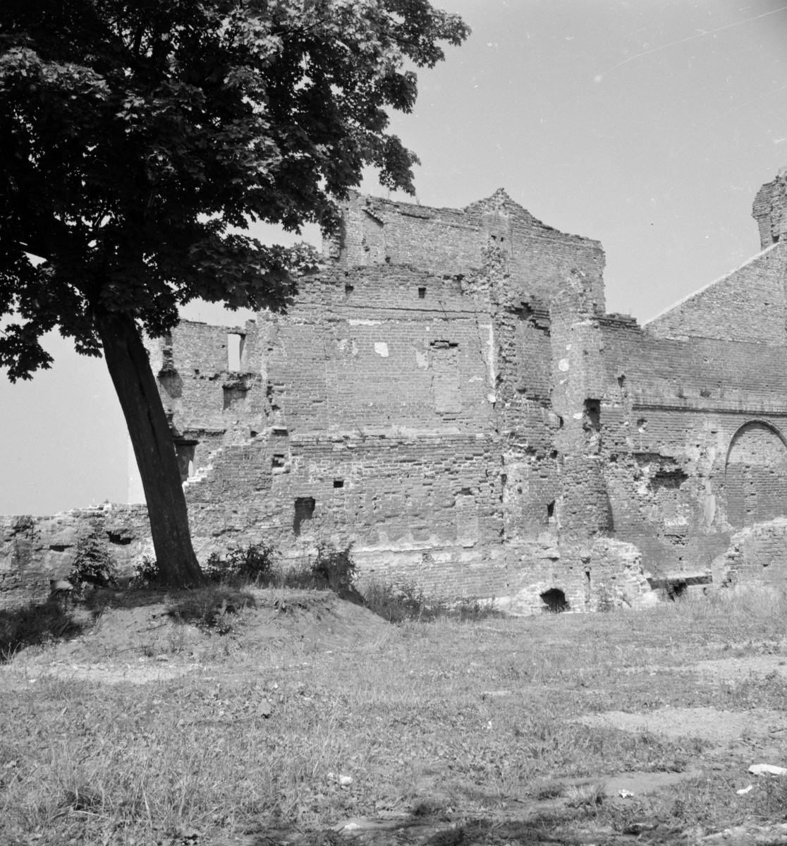 kamienica przy zespole Św. Ducha, od zachodu - widok od wschodu, skan 1
