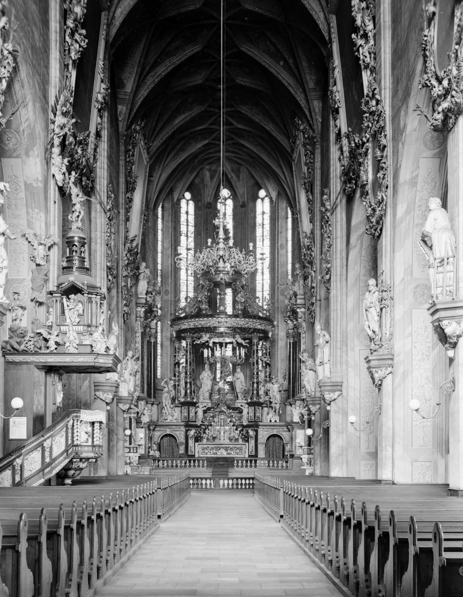 katedra św. Stanisława i św. Wacława - wnętrze, ołtarz główny, skan 1