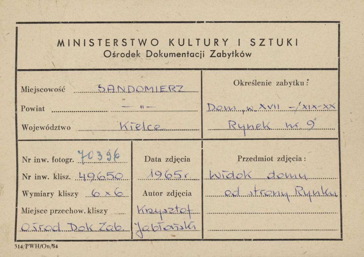 Rynek - kamienica nr 9, widok elewacji frontowej - metryczka, skan 1