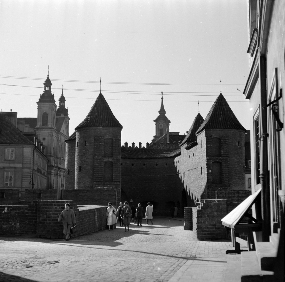 Barbakan - widok od strony ul. Nowomiejskiej, skan 1