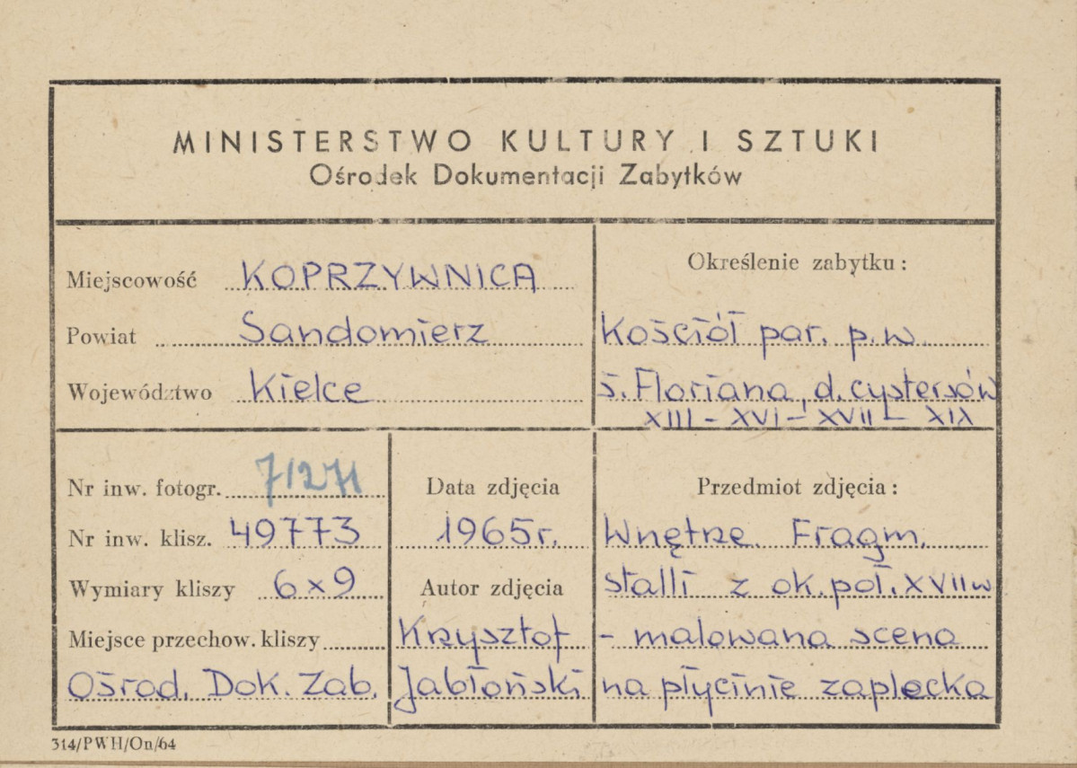 Zespół klasztorny - kościół, wnętrze, fragment stalli - malowana scena na płycinie zaplecka  - metryczka, skan 1