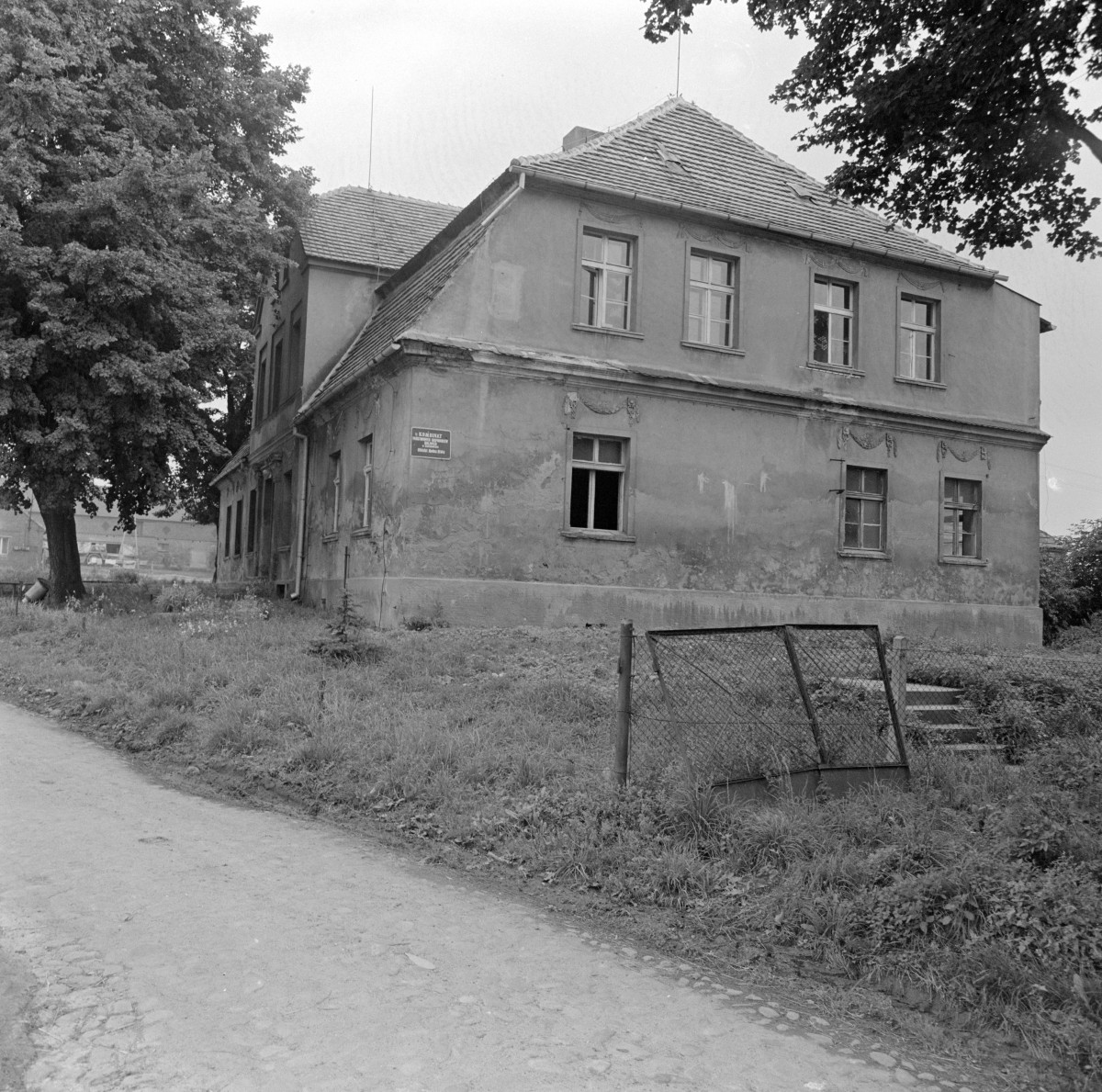 pałac (początek XIX w.) - elewacja boczna, skan 1