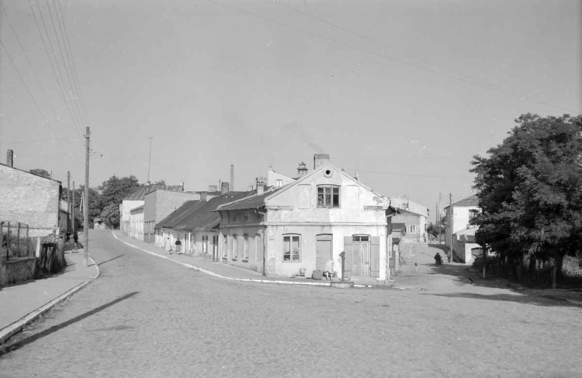 narożnik ulic 1Maja i Cichej - widok ogólny, skan 1