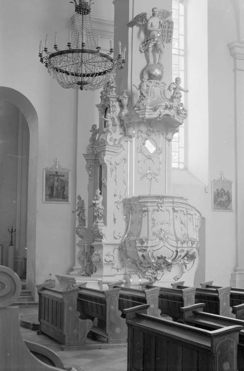 kolegiata - wnętrze: ambona, skan 1