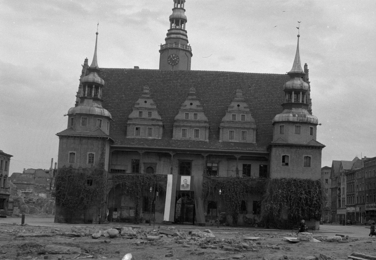 ratusz - elewacja frontowa, skan 1