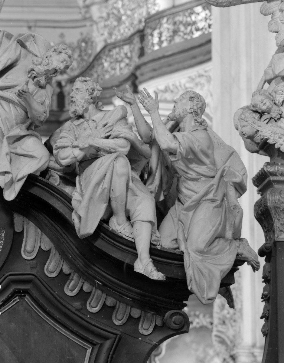 kościół, ob. parafialny pw. Wniebowzięcia Najświętszej Marii Panny - wnętrze: grupa rzeźb ze zwieńczenia stall, skan 1