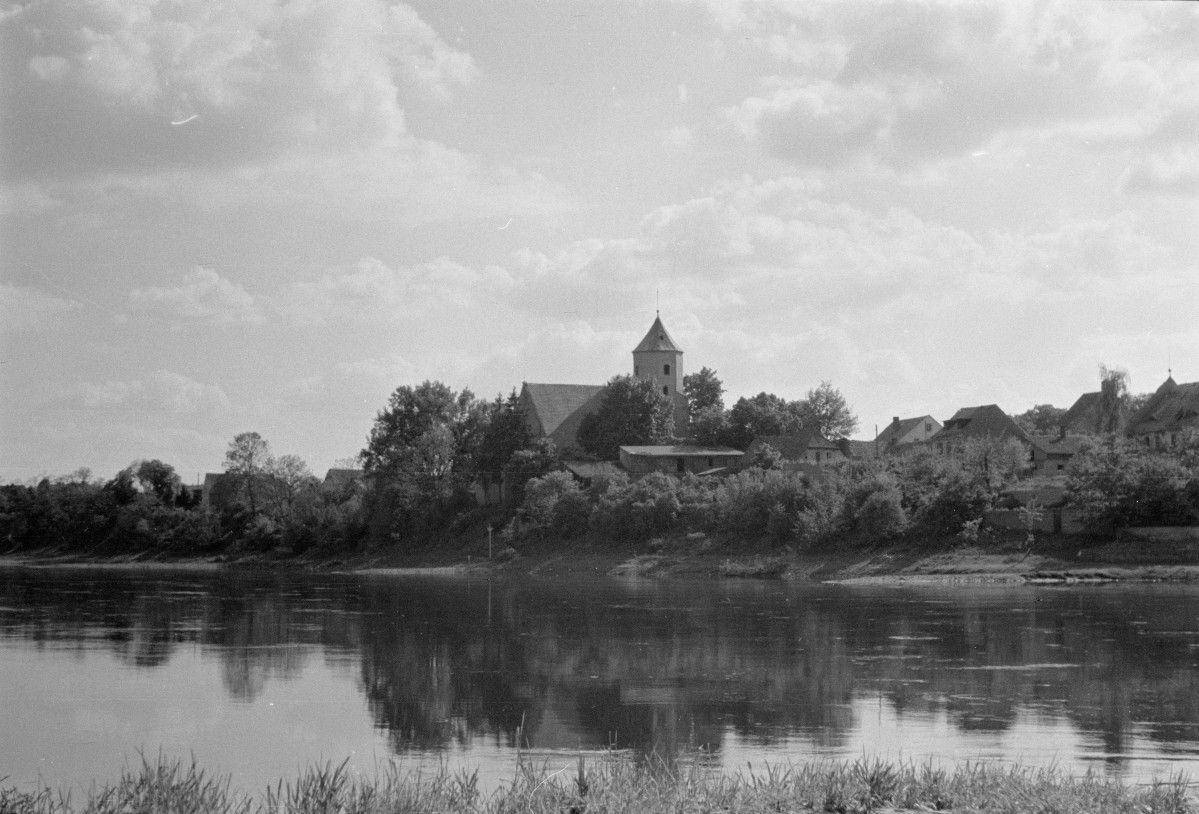 kościół i fragment od strony rzeki, skan 1