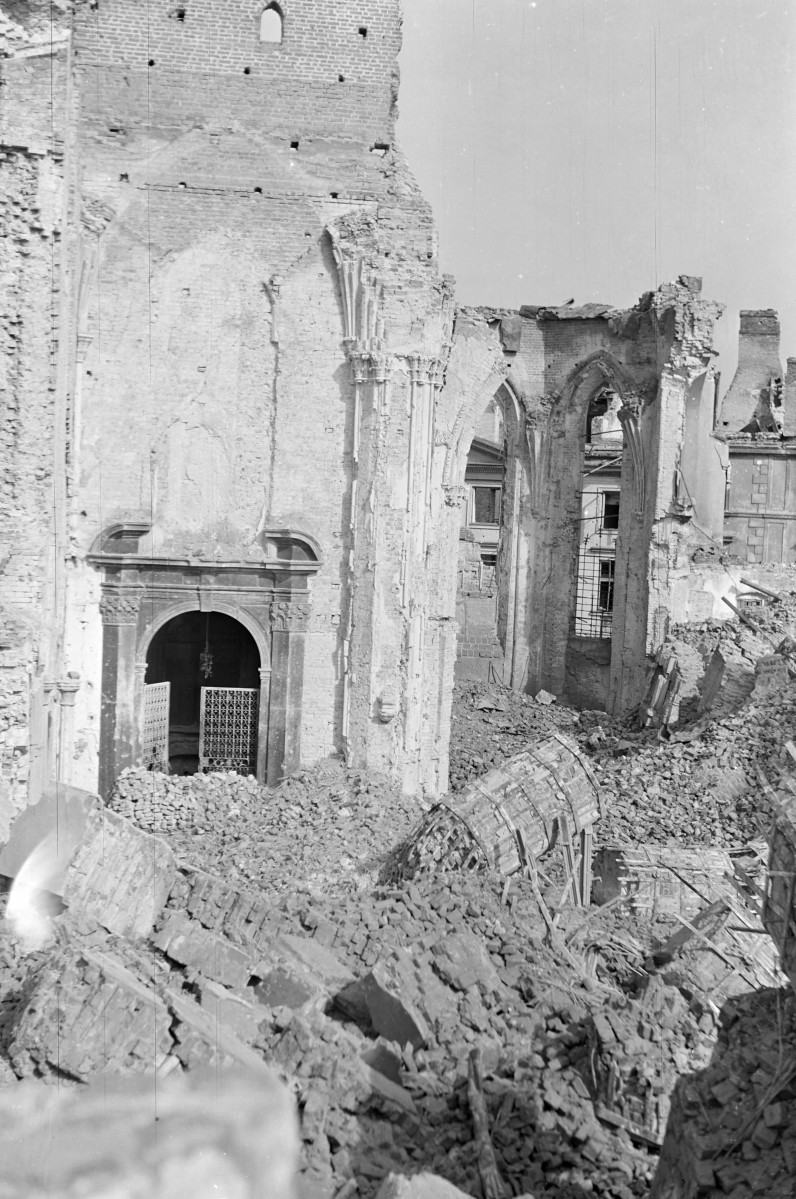 Katedra pw. św. Jana Chrzciciela. Kaplica Pana Jezusa w ruinie., skan 1