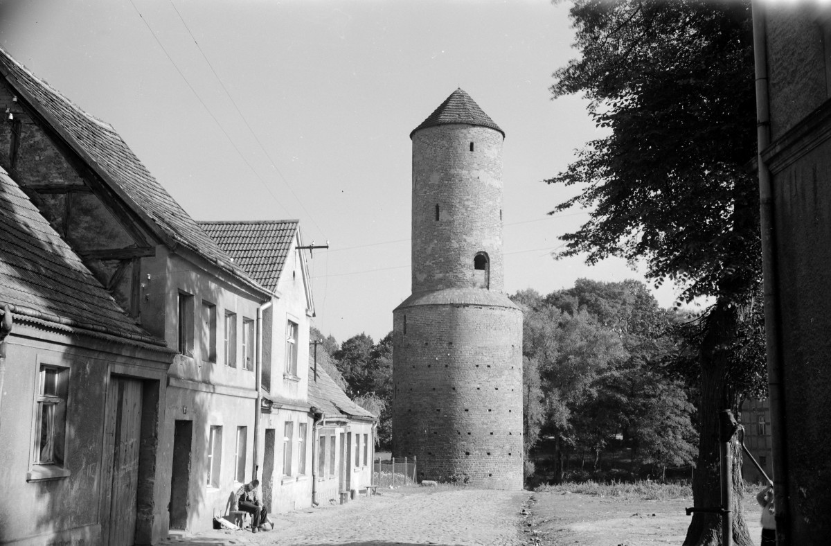 baszta Prochowa - widok ogólny, skan 1