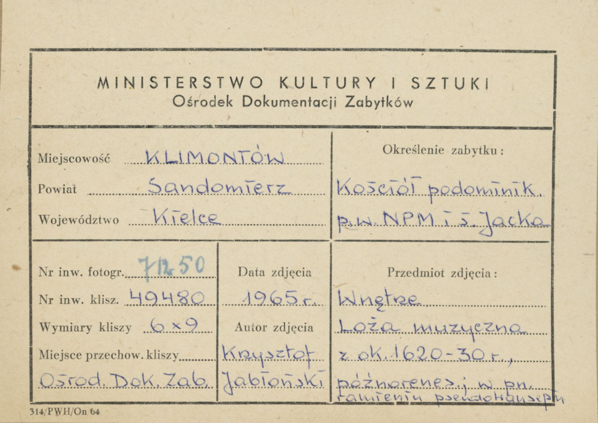 Zespół klasztorny - kościół,  wnętrze, widok na lożę muzyczną - metryczka, skan 1