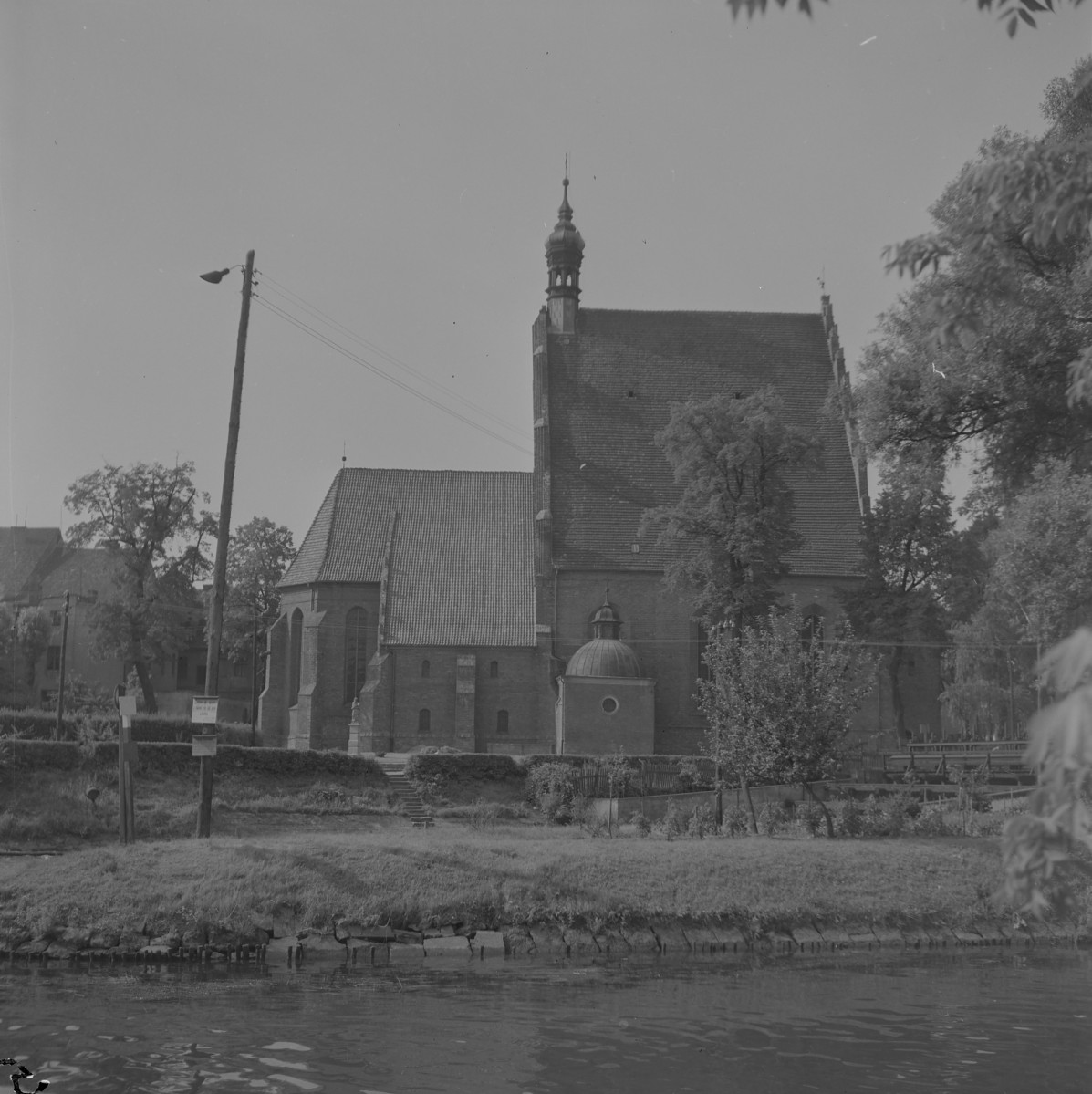  Katedra pw. św. Marcina i Mikołaja - elewacja północna, prezbiterium, skan 1