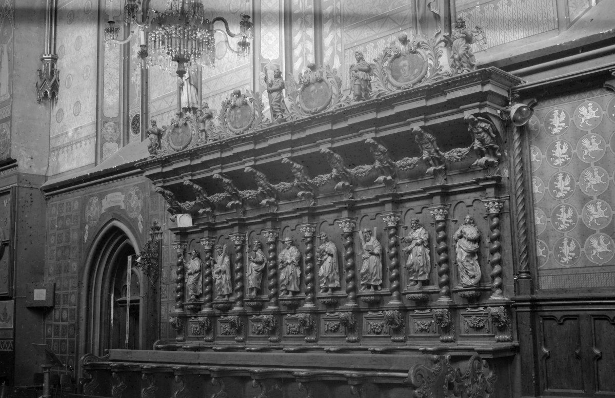 bazylika katedralna Wniebowzięcia NMP - nawa główna - stalle, skan 1