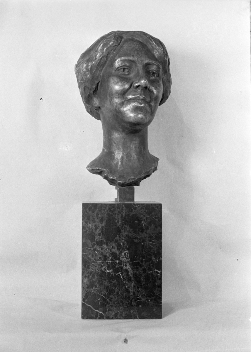 Muzeum Narodowe w Warszawie, rzeźba Szymanowski Wacław "Głowa kobieca", skan 1