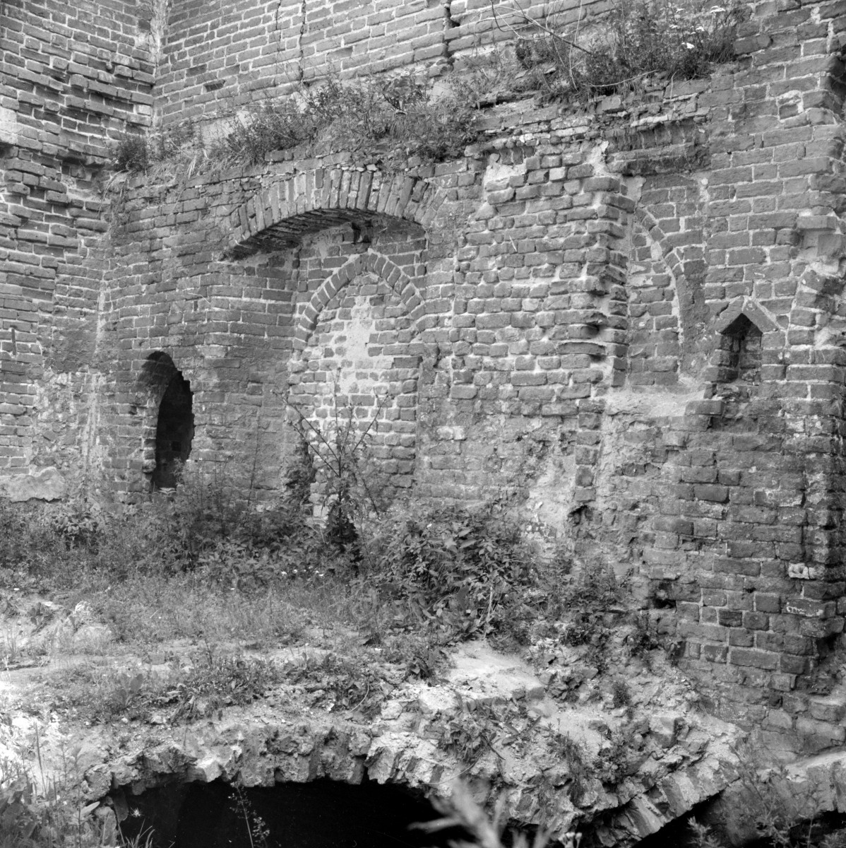 szpiatl Św. Ducha - wnętrze: fragment ściany, między częścią środkową a zachodnią, skan 1