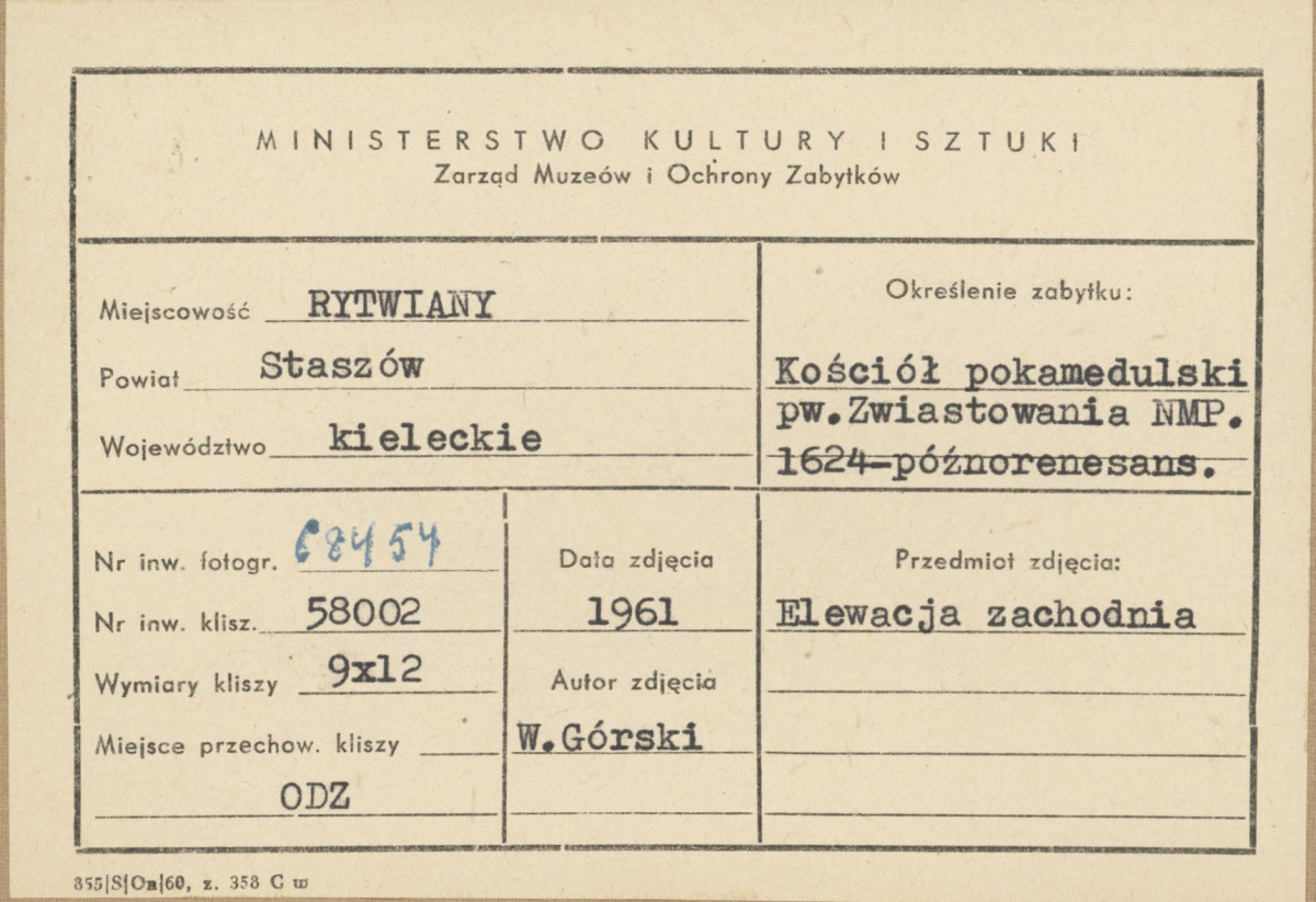 Zespół klasztorny, widok ogólny na kościół od strony płd. - zach. - metryczka, skan 1