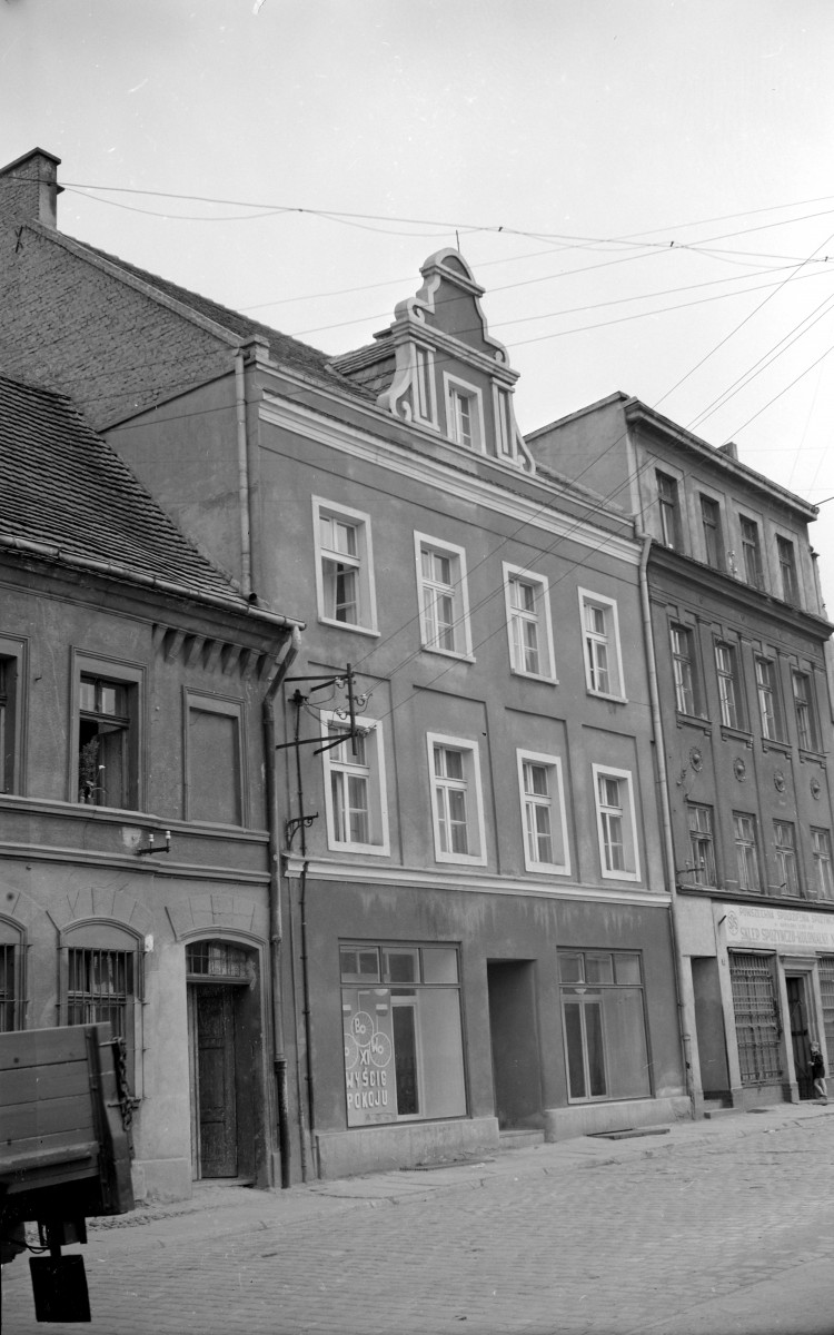 kamienica - elewacja frontowa, skan 1