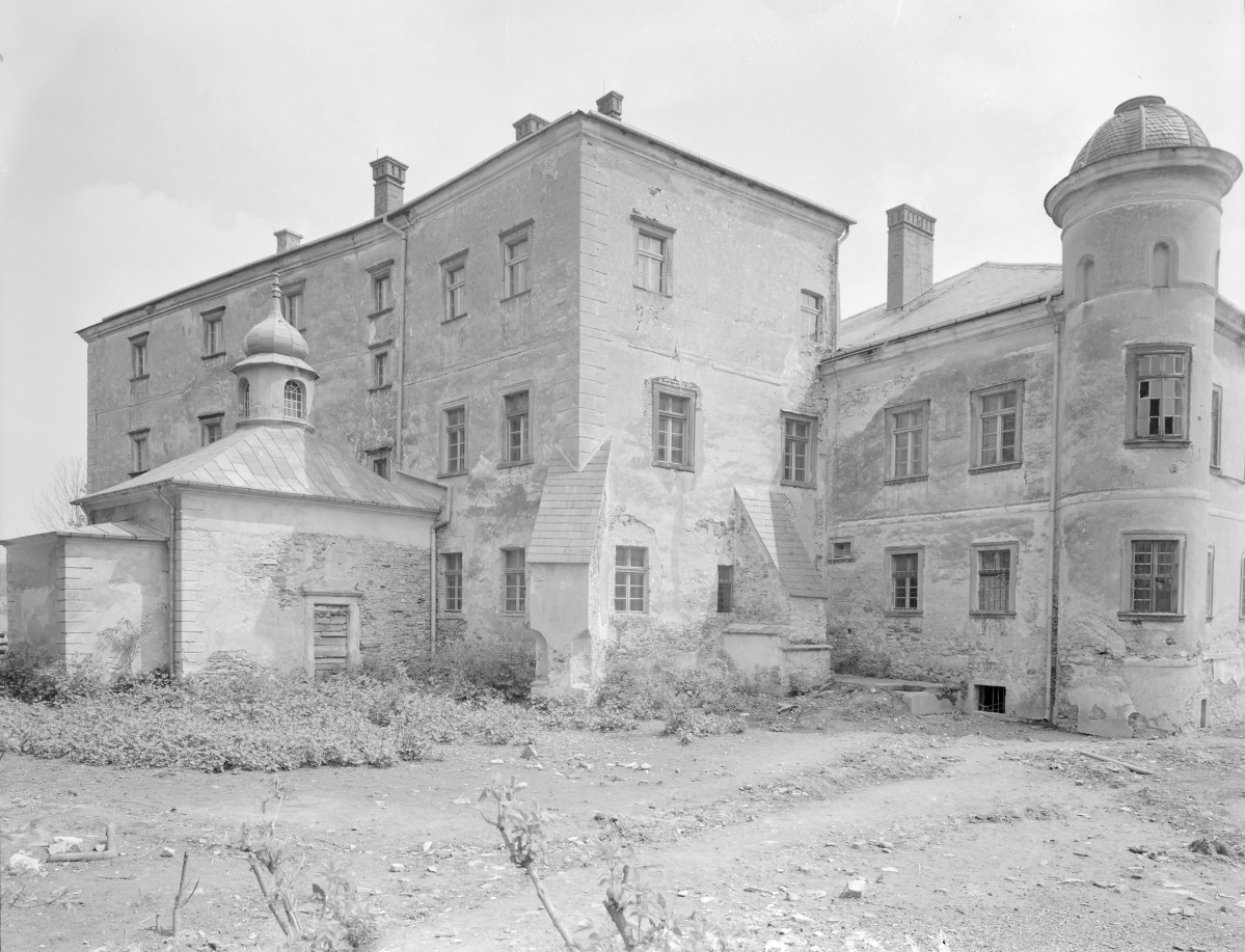 pałac - skrzydło północne z pawilonem ogrodowym - elewacja północna, skan 1