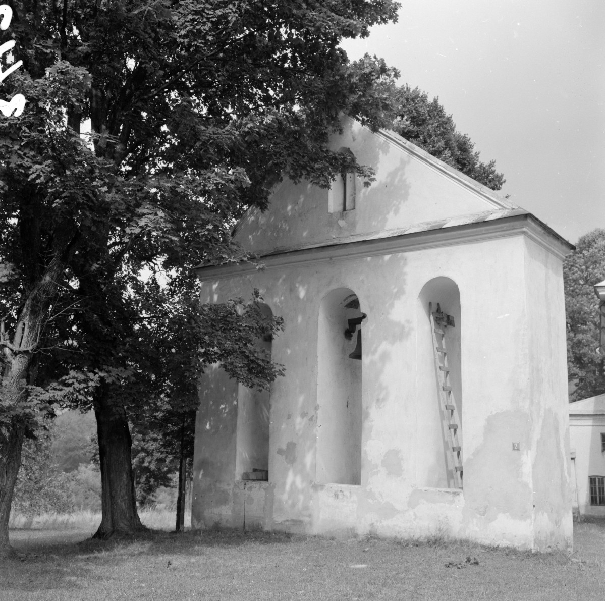 sanktuarium Matki Bożej Królowej - dzwonnica, skan 1