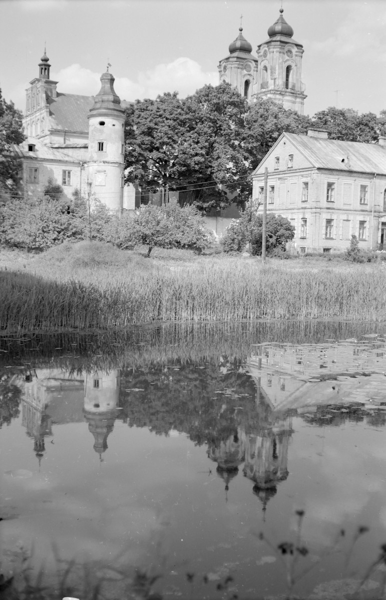 kolegiata - widok od strony rzeki, skan 1