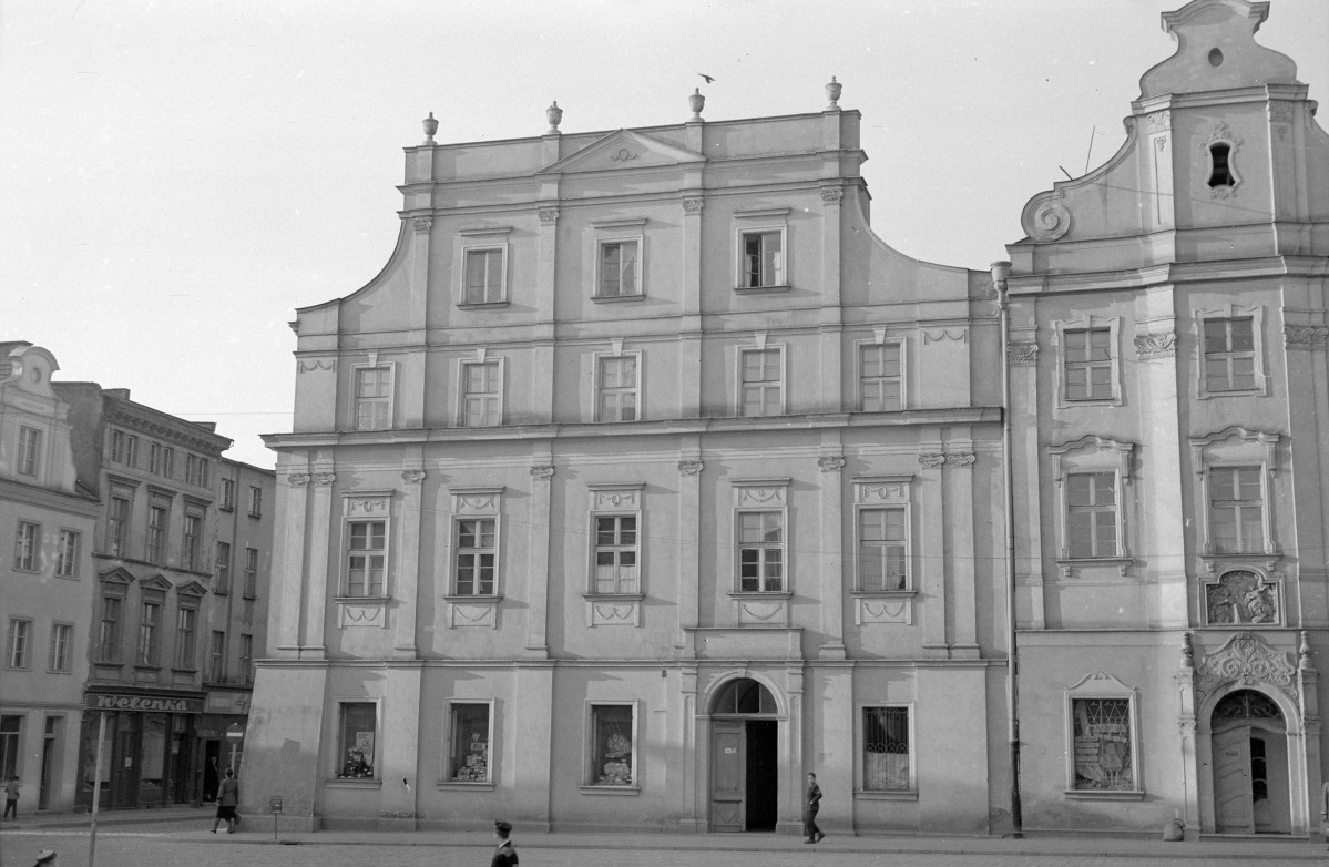 kamienica, rynek - elewacja frontowa, skan 1