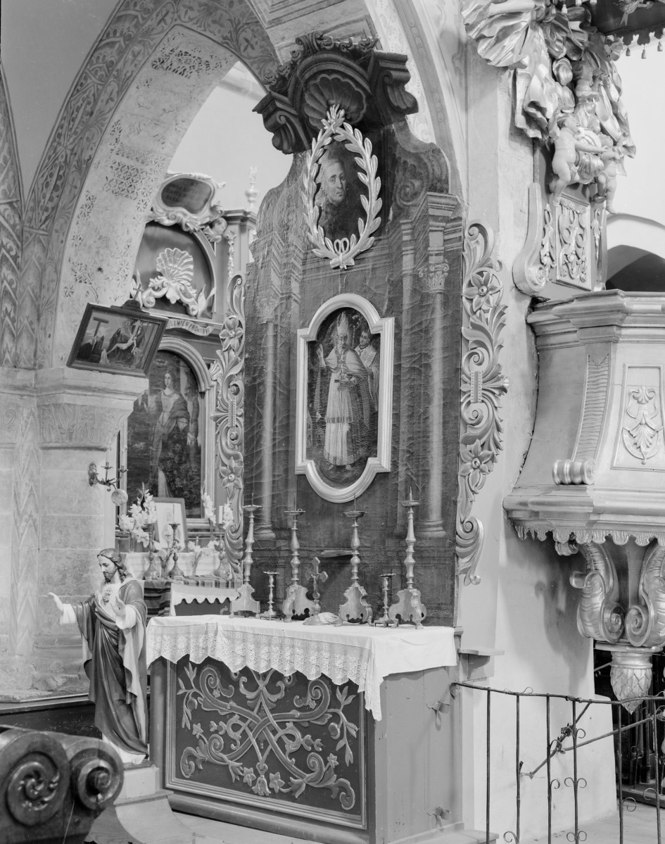 kościół pocysterski, ob. parafialny pw. św. Floriana - wnętrze: ołtarz boczny lewy, skan 1