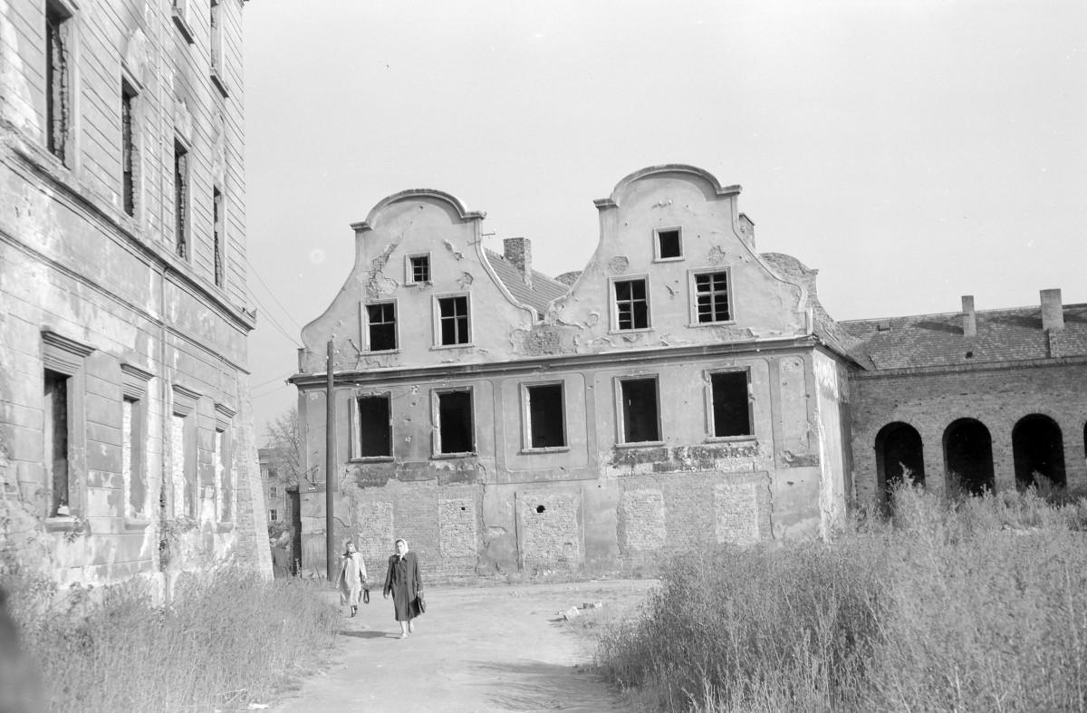 kamienice - elewacje frontowe, skan 1