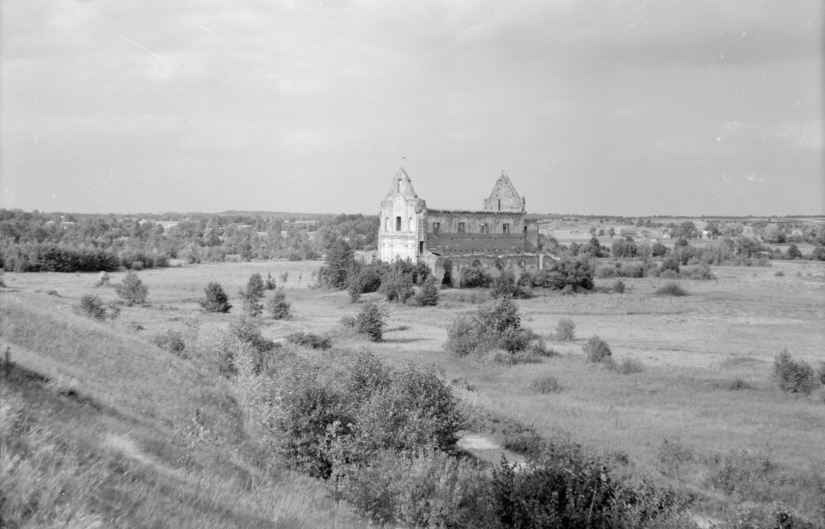 Kościół Matki Boskiej Loretańskiej - ruiny, skan 1