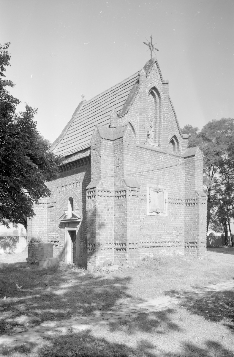 Kaplica - elewacja, widok ogólny, skan 1