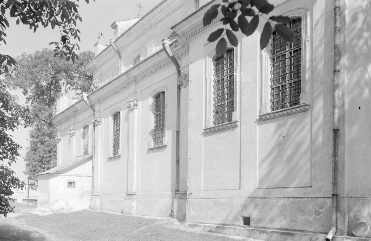  Kościół Przemienienia Pańskiego - elewacja pd. prezbiterium., skan 1