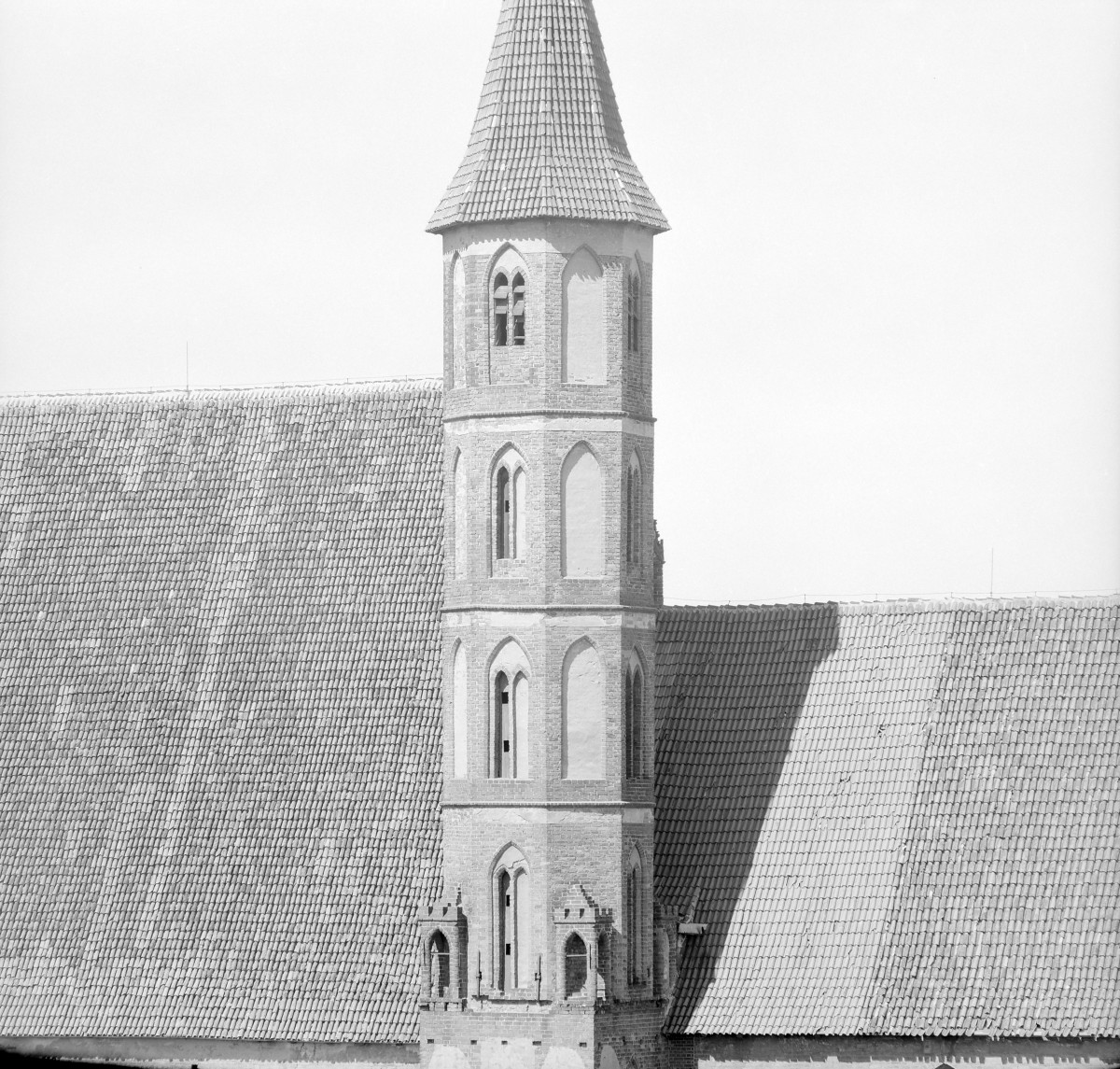 kościół pw. św. Jakuba i św. Mikołaja - wieża - fragment, skan 1