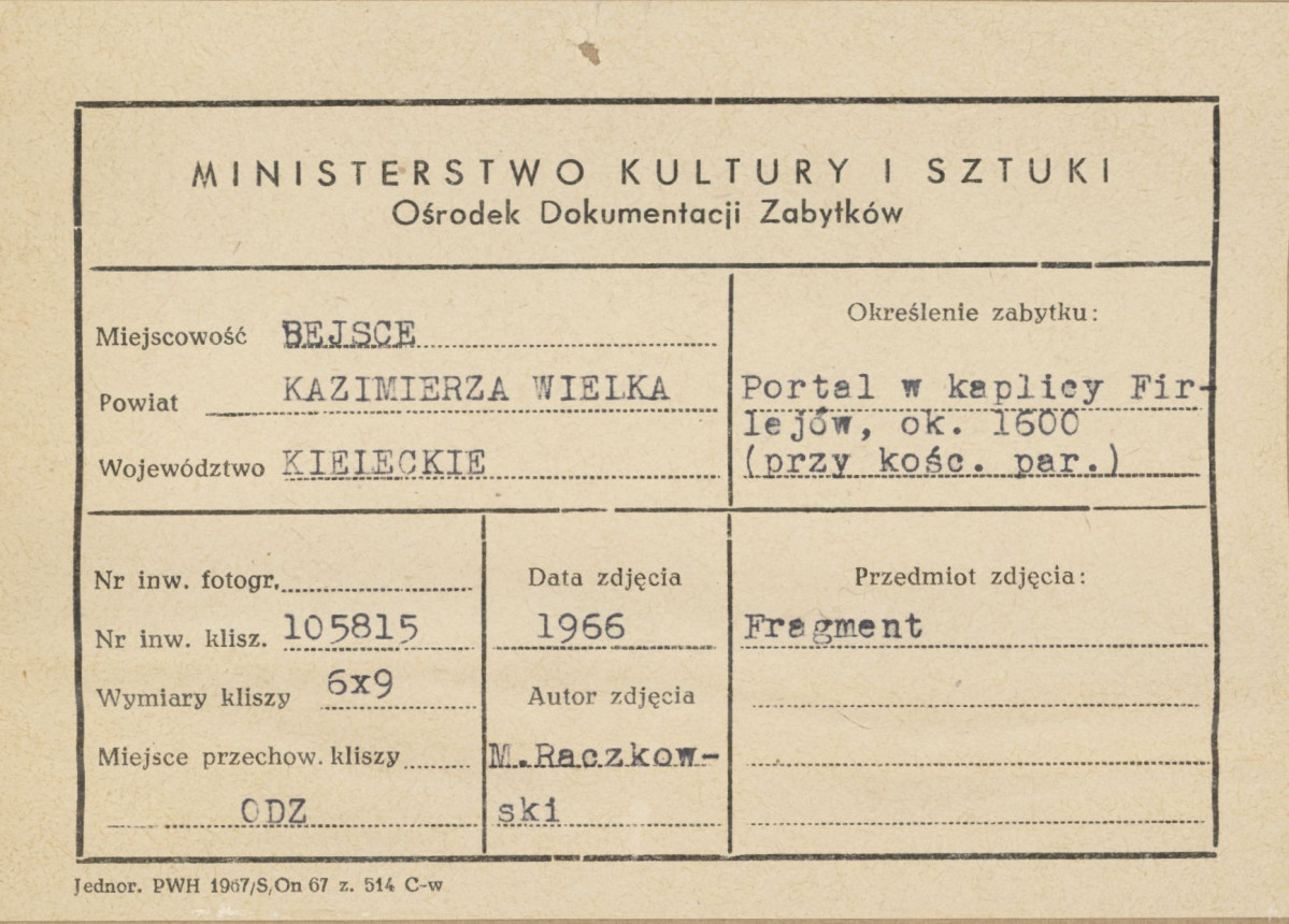 Kaplica Firlejów - portal - dekoracja głowicy pilastra - metryczka, skan 1