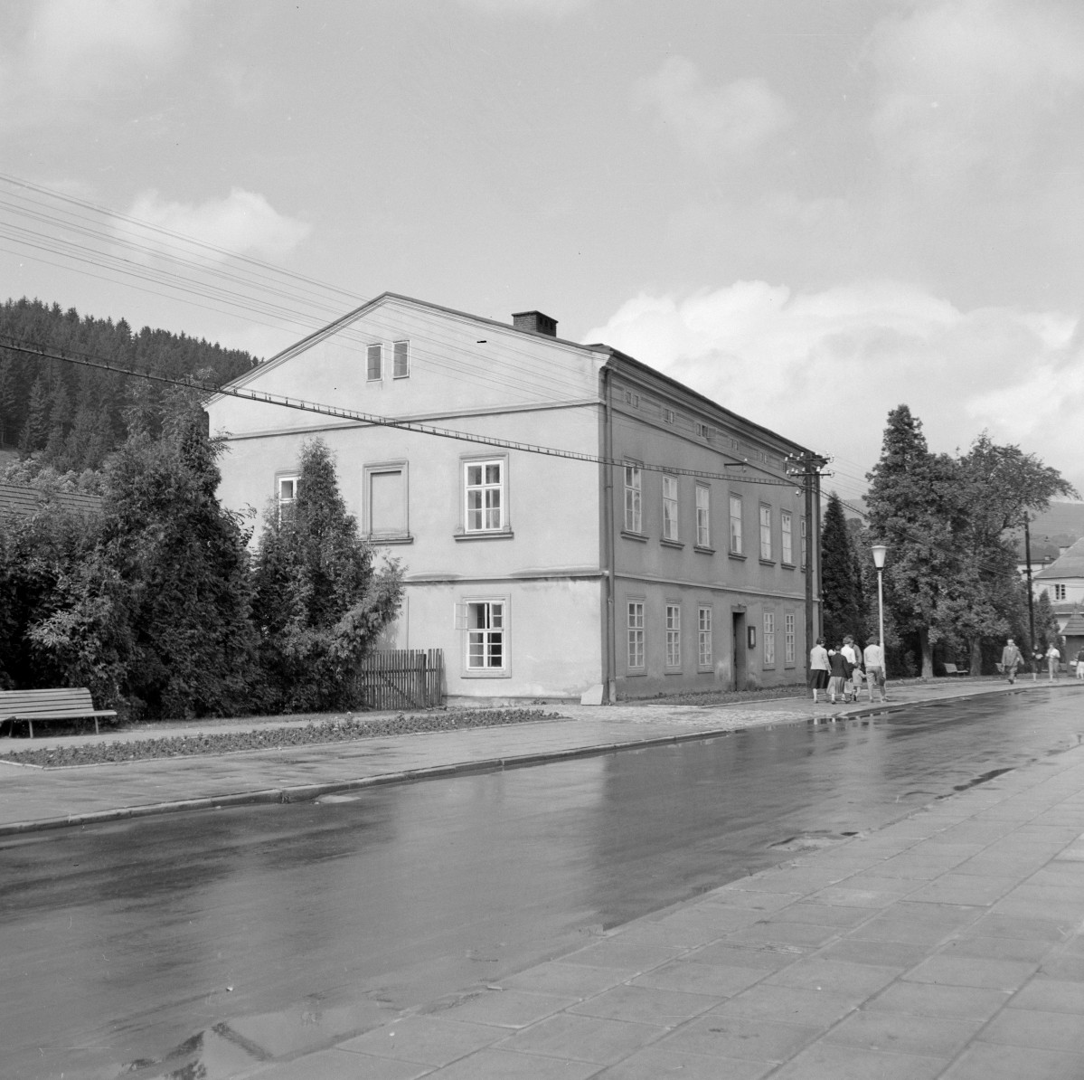 plebania - elewacja boczna i frontowa, skan 1