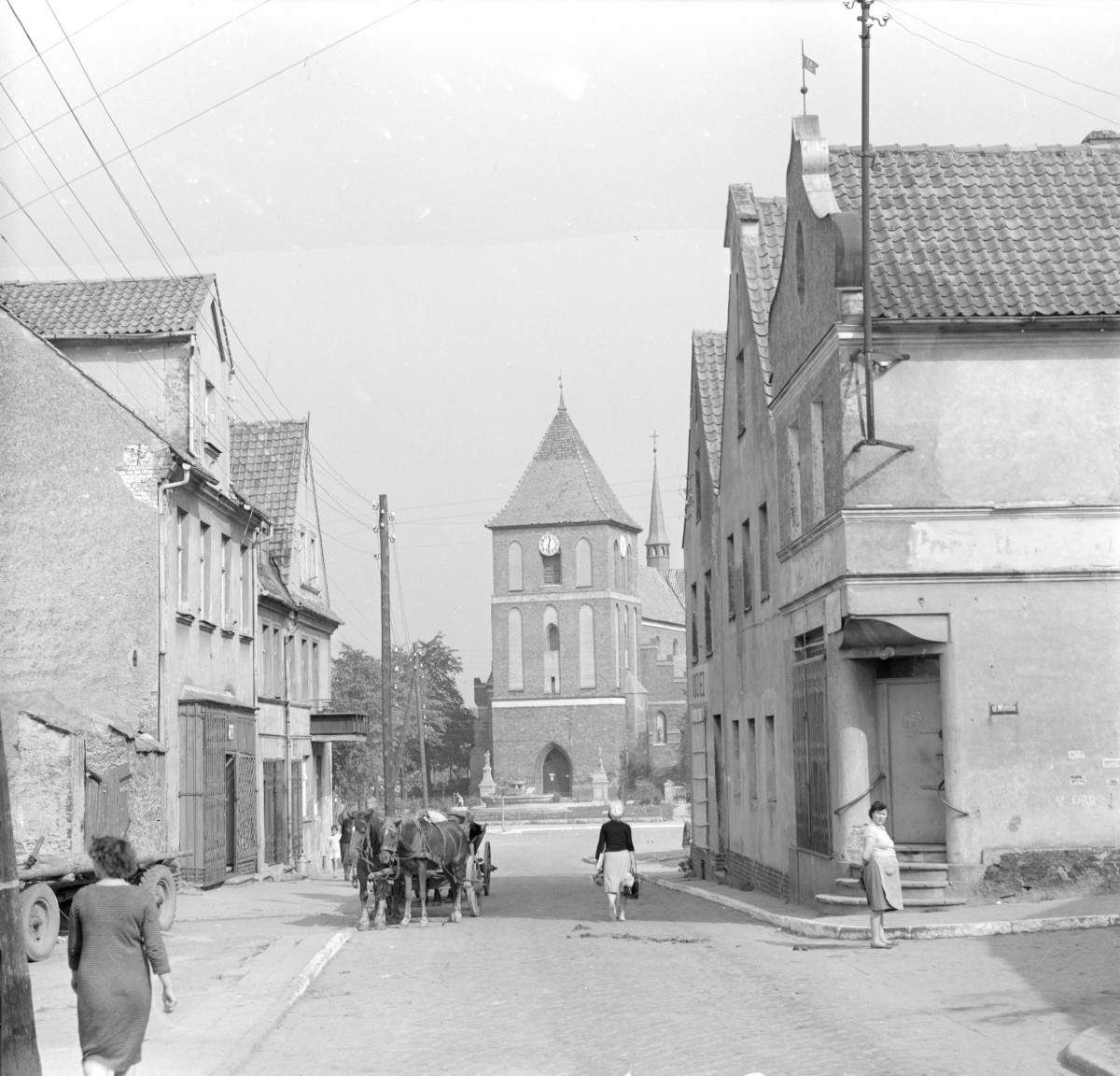 kościół parafialny pw. św. Jakuba Apostoła - widok od południowego-zachodu, skan 1