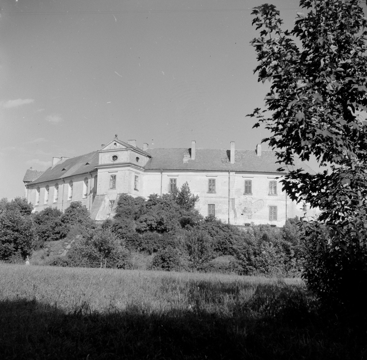 pałac biskupi, ob. Dom Polonii - elewacja północno-wschodnia, skan 1