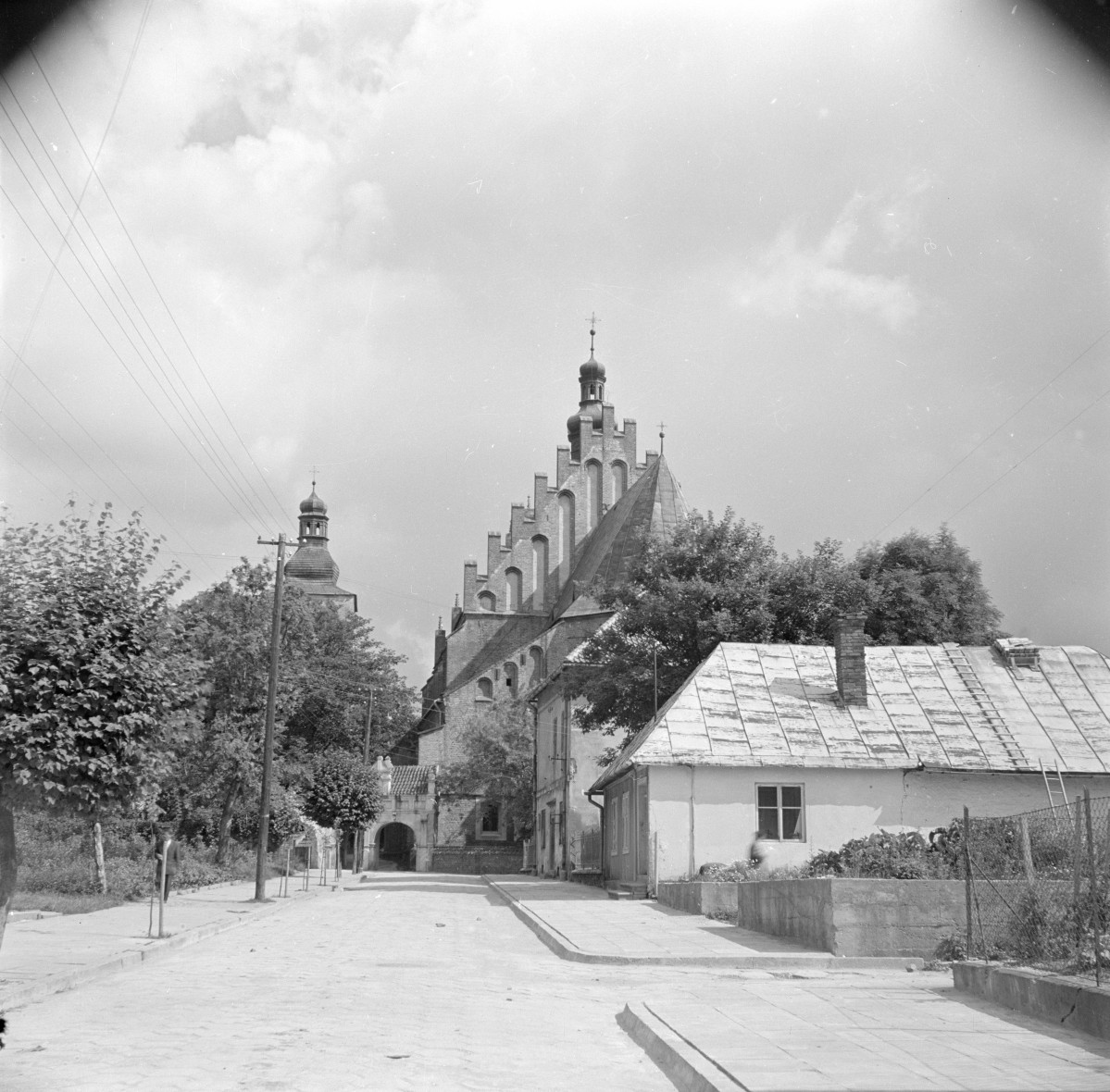 kolegiata Bożego Ciała - widok od ulicy, skan 1