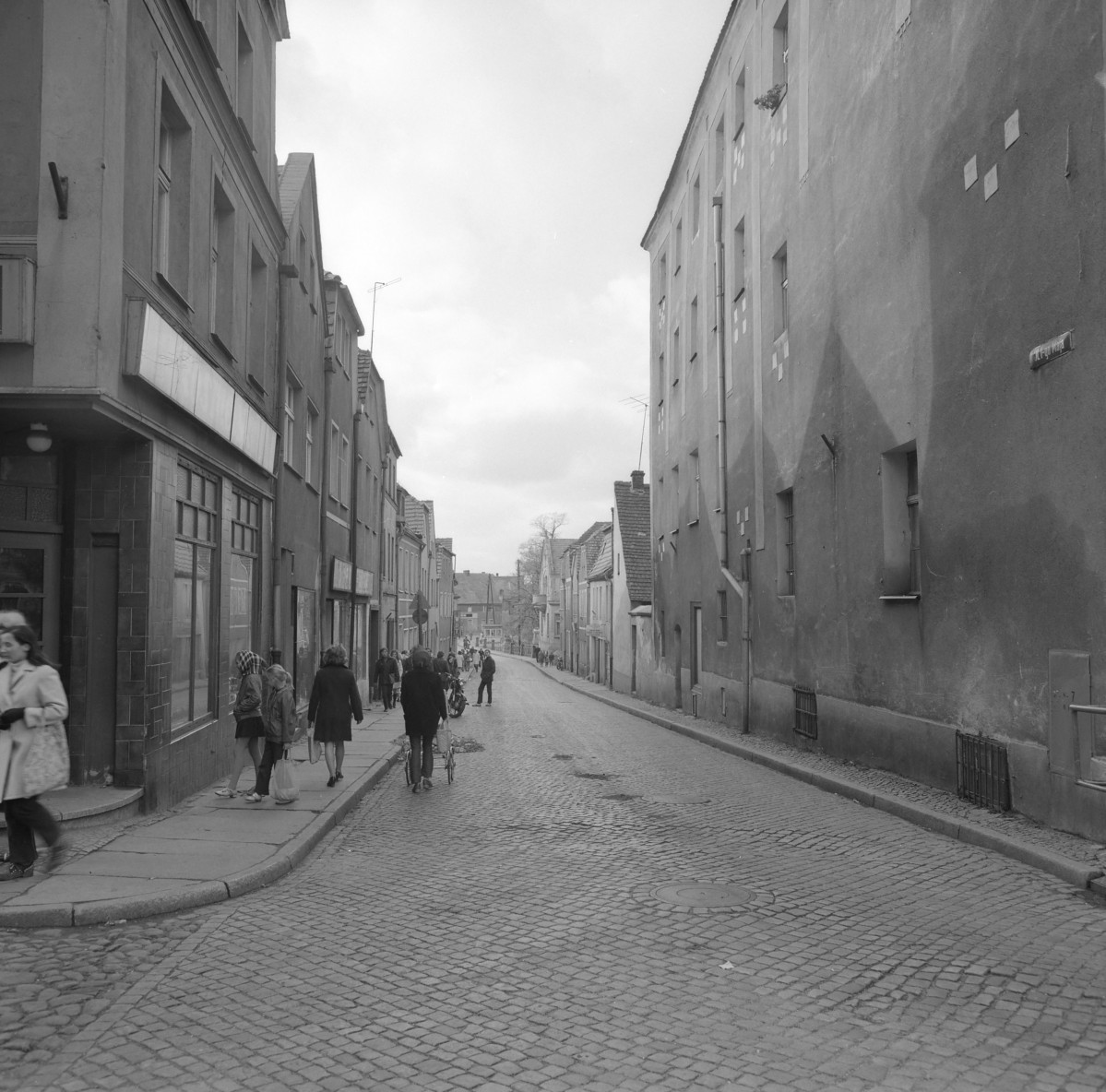 Zabudowa miejska. Oś widokowa ulicy., skan 1