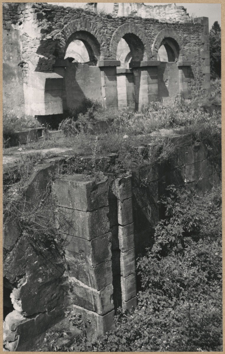 Zespół XIX w. zakładu przemysłowego - walcownia, widok śluzy w kanale wodnym

, skan 1