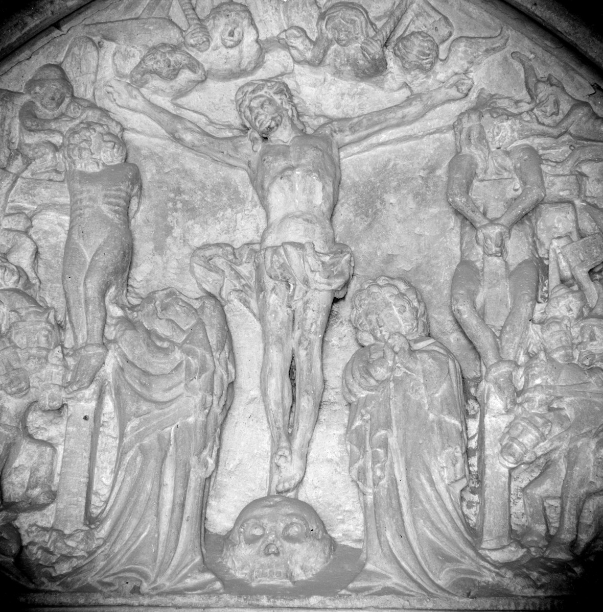 Katedra pw. Wniebowzięcia Najświętszej Marii Panny i św. Wojciecha - elewacja północna, portal tympanon, fragment, skan 1