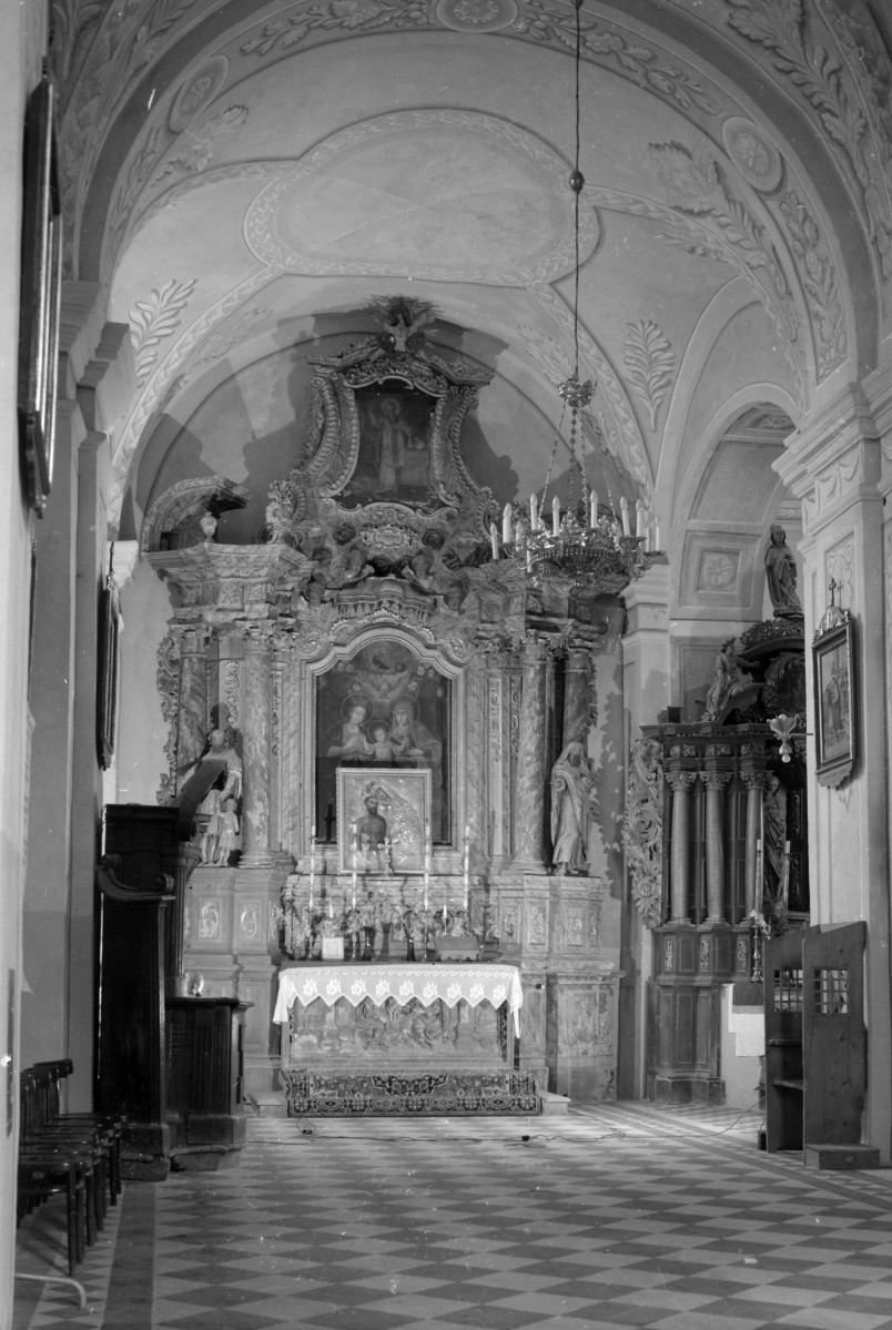 Bazylika kolegiacka Świętej Trójcy - kaplica św. Anny - ołtarz, skan 1