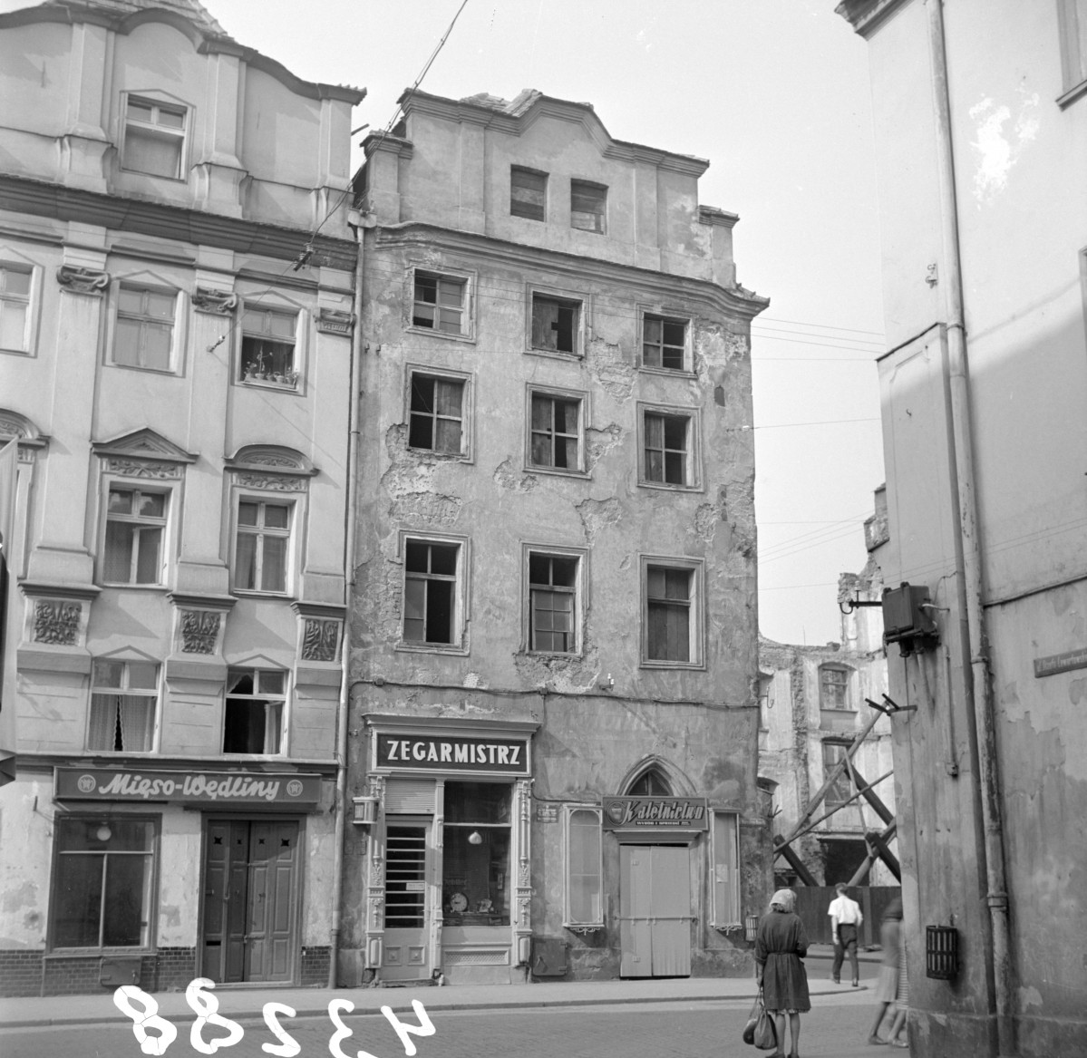 kamienica - elewacja frontowa, skan 1