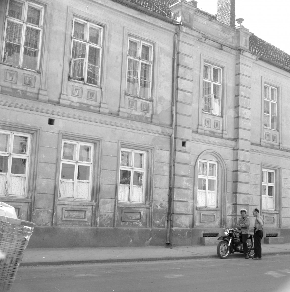 kamienica - elewacja frontowa część środkowa, skan 1