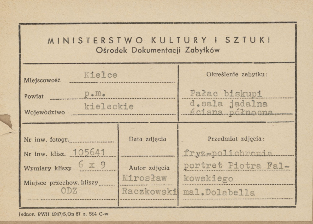 Pałac biskupów - wnętrze, d. sala jadalna, ściana północna, fryz - polichromia, portret Piotra Falkowskiego - metryczka, skan 1