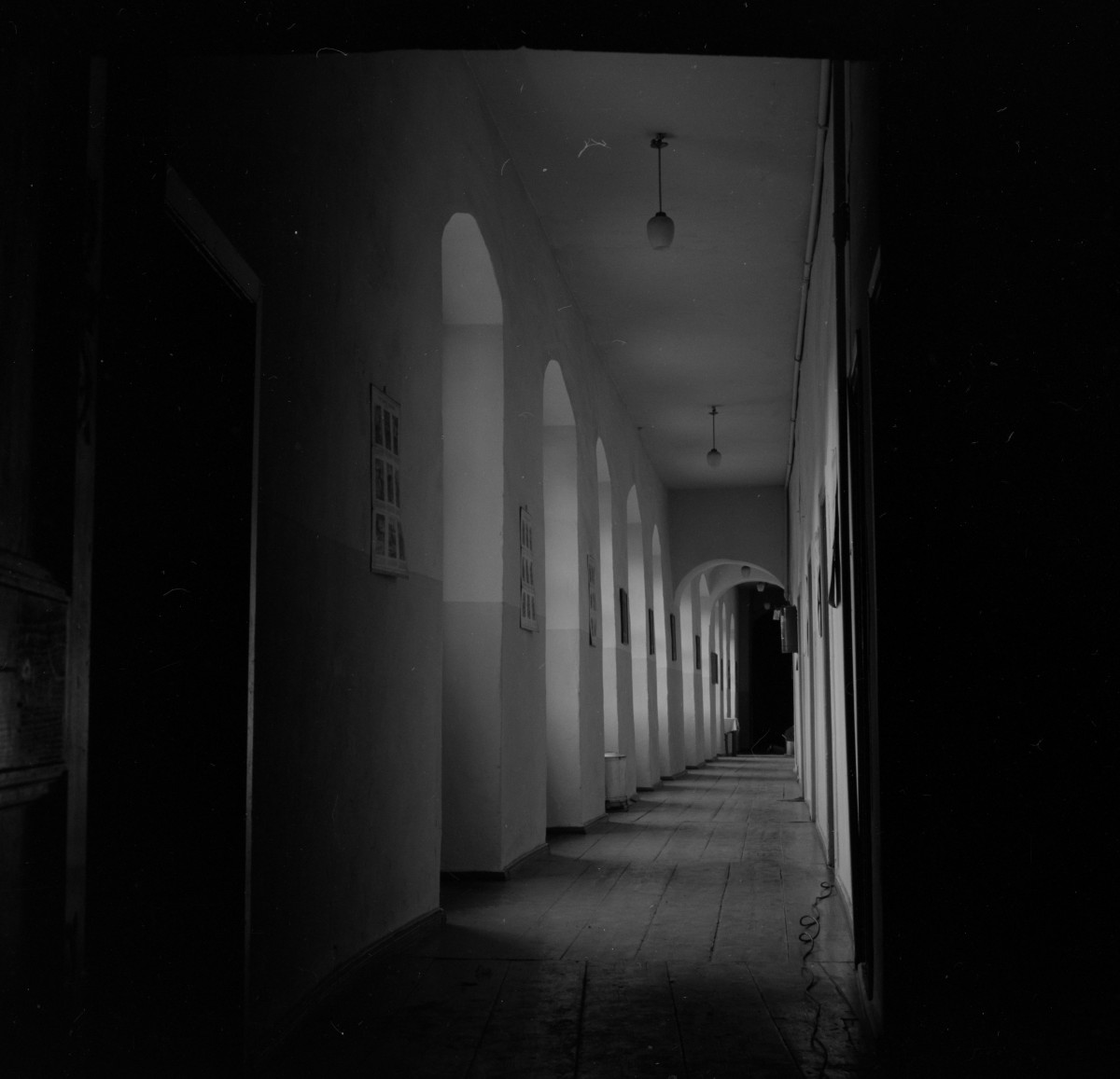 zamek Oppersdorffów - zamek dolny - wnętrze - korytarz na I piętrze, skan 1