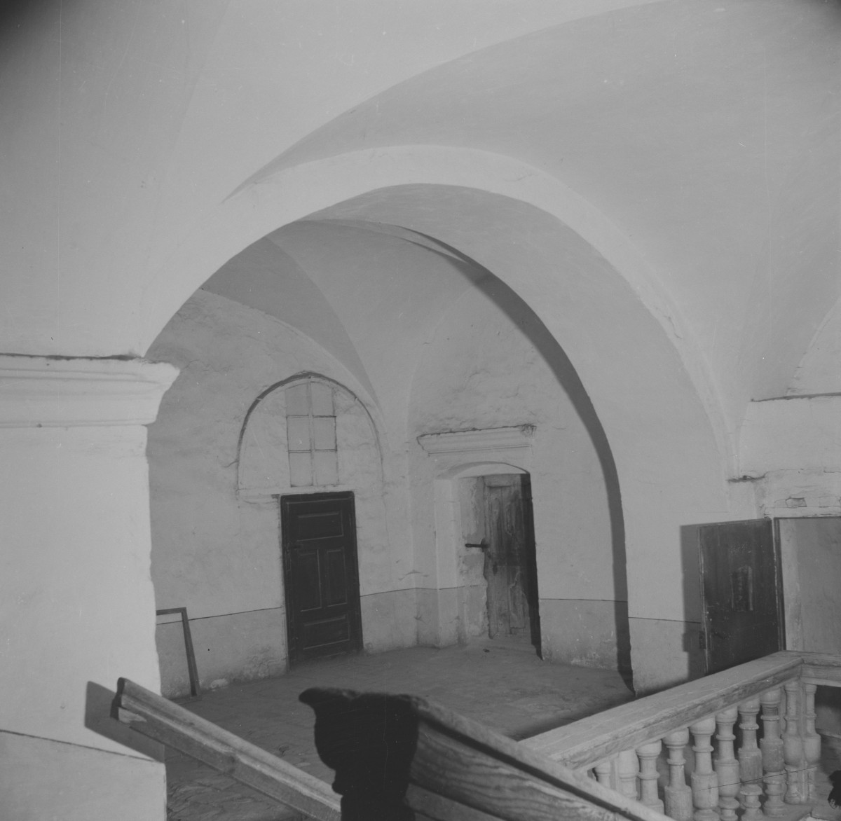 zespół poklasztorny - klatka schodowa na pierwsze piętro, skan 1