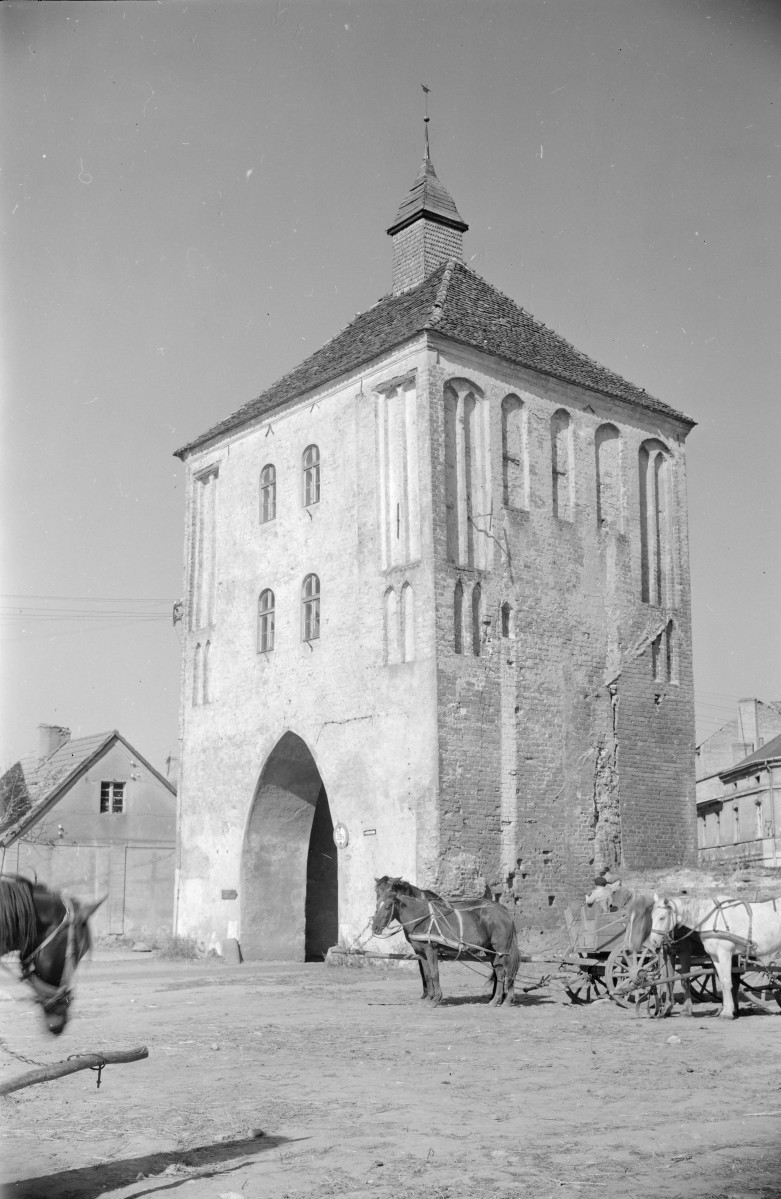 brama miejska - Brama Wysoka, skan 1