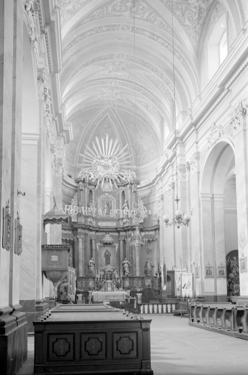 kościół Imienia Najświętszej Maryi Panny - wnętrze: ołtarz główny, sklepienie, skan 1
