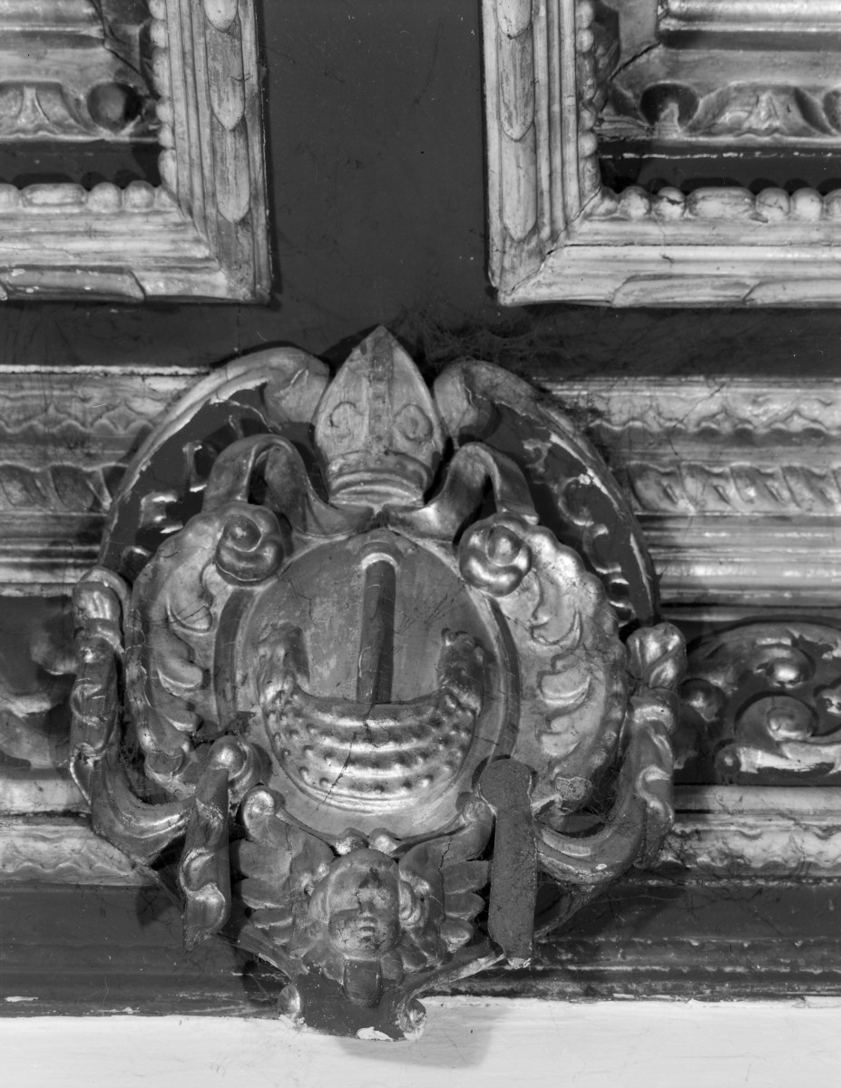 pałac Biskupów Krakowskich - Drugi Pokój Senatorski /I p./ - kartusz herbowy z herbem Korab, skan 1