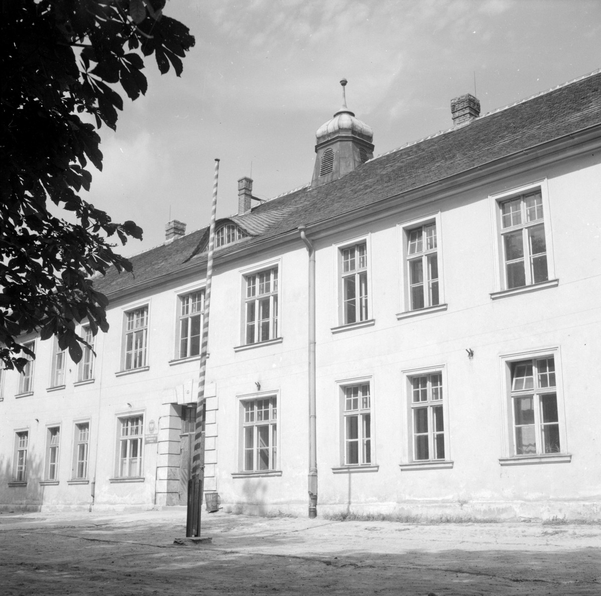 kolegium pojezuickie - elewacja frontowa, skan 1