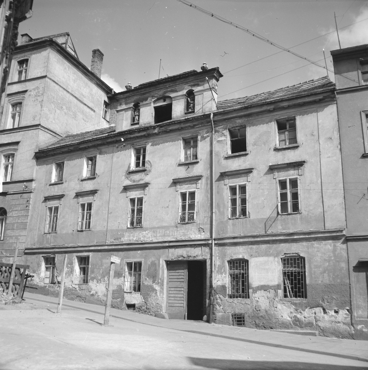 zabudowa miasta - kamienica - elewacja frontowa, skan 1